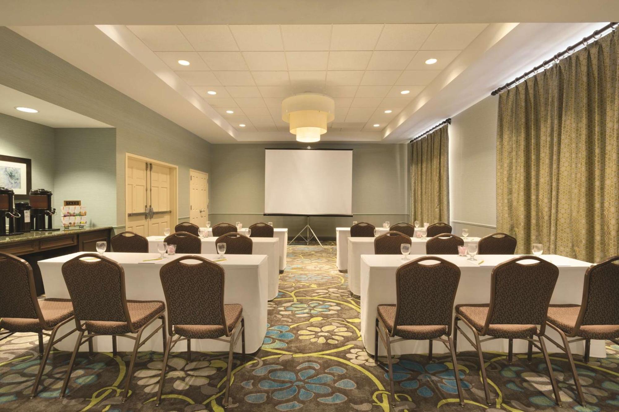 Hilton Garden Inn Вустер Екстер'єр фото